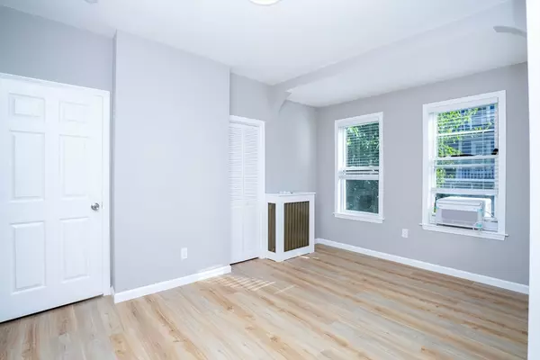 Boston, MA 02134,15-17 Saunders St #17