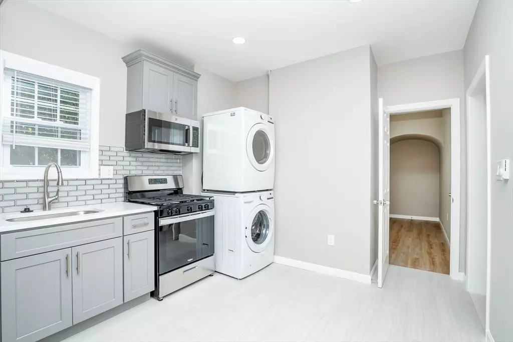 Boston, MA 02134,15-17 Saunders St #17