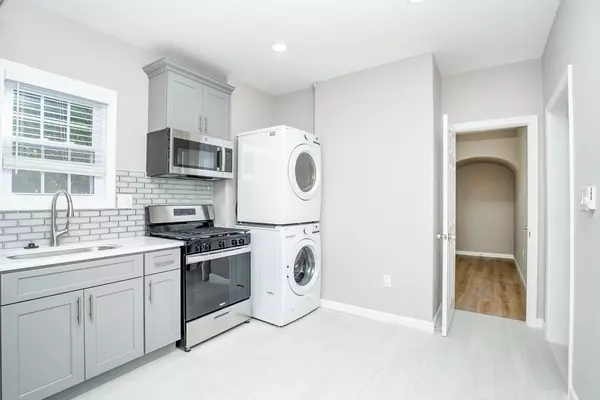 15-17 Saunders St #17, Boston, MA 02134