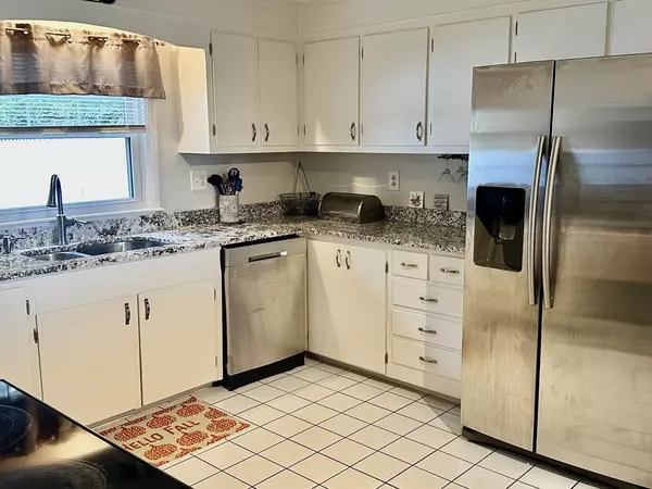 Dracut, MA 01826,11 View St