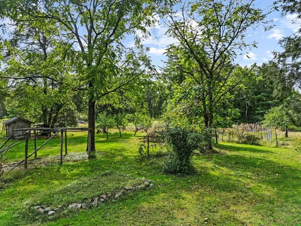 Dartmouth, MA 02714,595C Quanapoag Rd