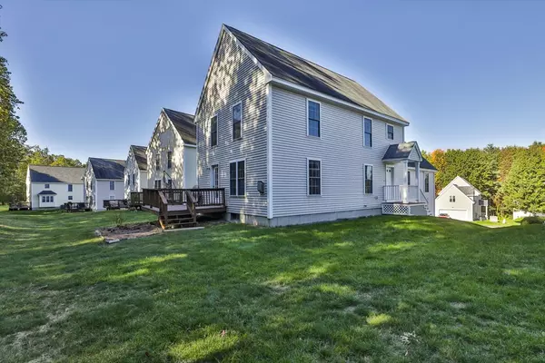 98 Barbara Ln #98, Hudson, NH 03051