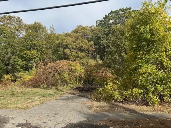 56 Lake St, Peabody, MA 01960