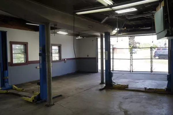 Lowell, MA 01854,429 Riverside Street