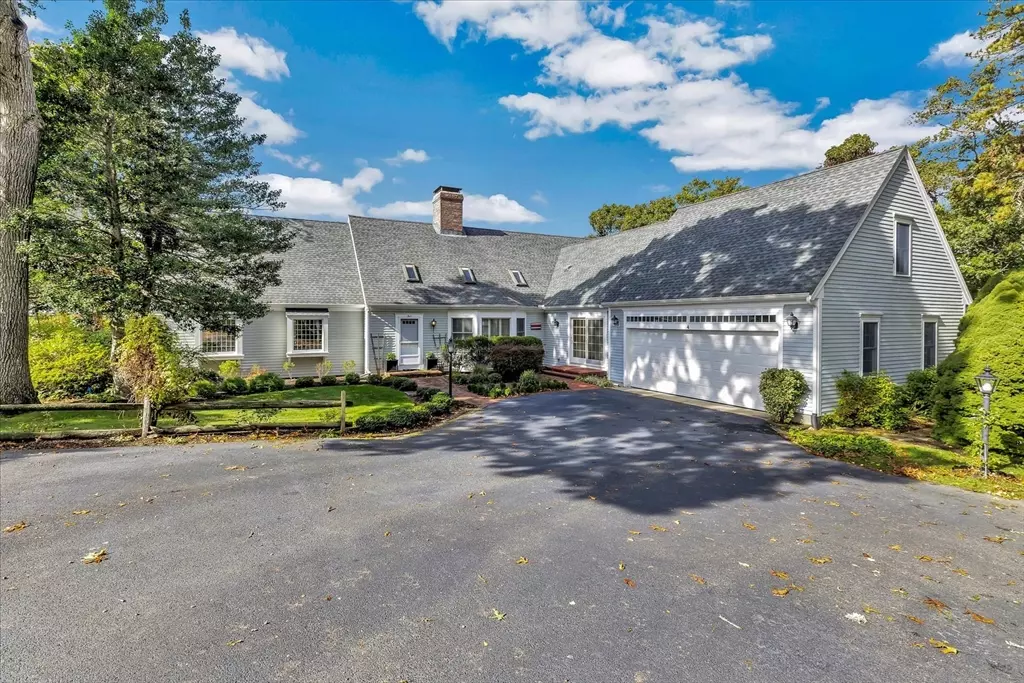 Dennis, MA 02638,4 Maureens Way