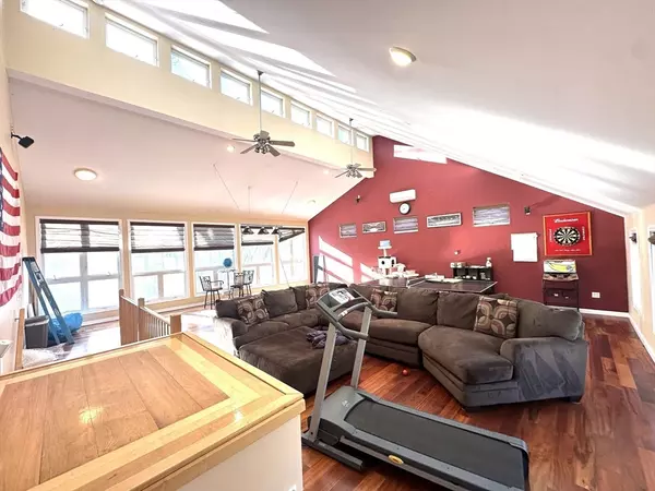 Hudson, MA 01749,24 Seneca Dr