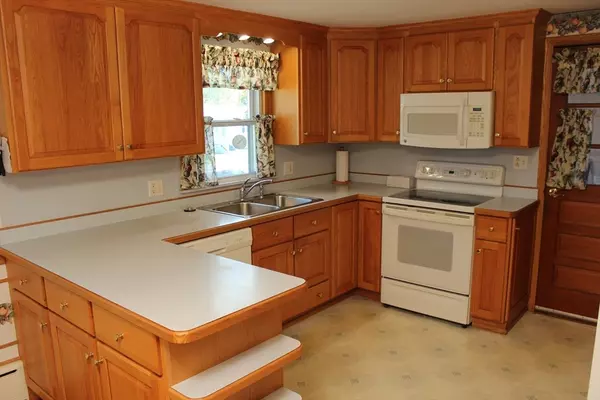 Millbury, MA 01527,4 Thomas Hill Rd