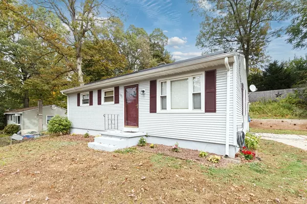 101 Regal St, Springfield, MA 01118