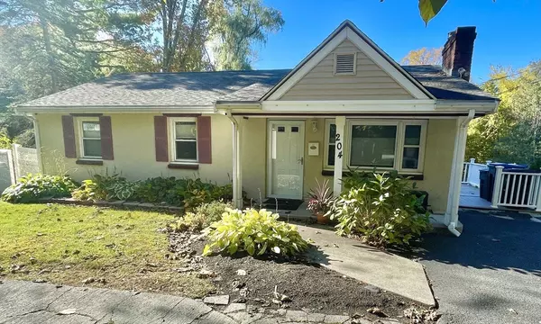 204 Hartford St, Natick, MA 01760