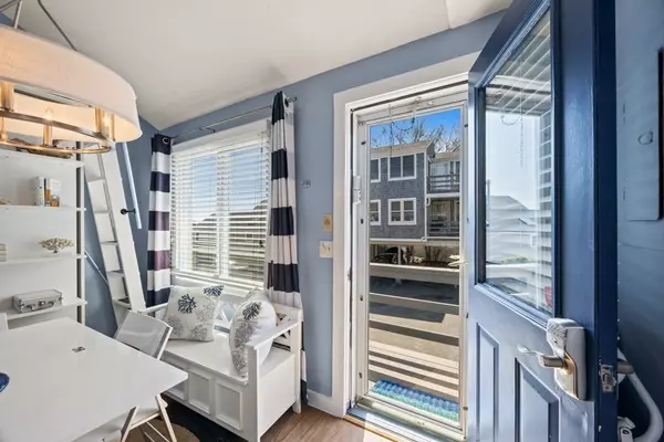 Provincetown, MA 02657,147 Commercial St #L7