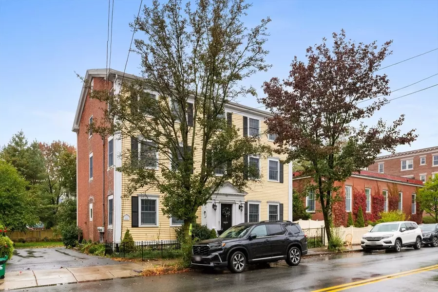 52 Essex St #2, Salem, MA 01970