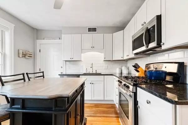 Salem, MA 01970,52 Essex St #2