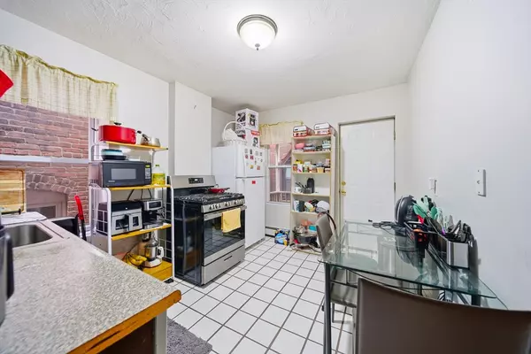 Boston, MA 02119,4 Fort Ave #2