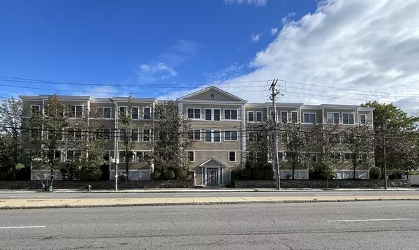 5170 Washington St #3, Boston, MA 02132