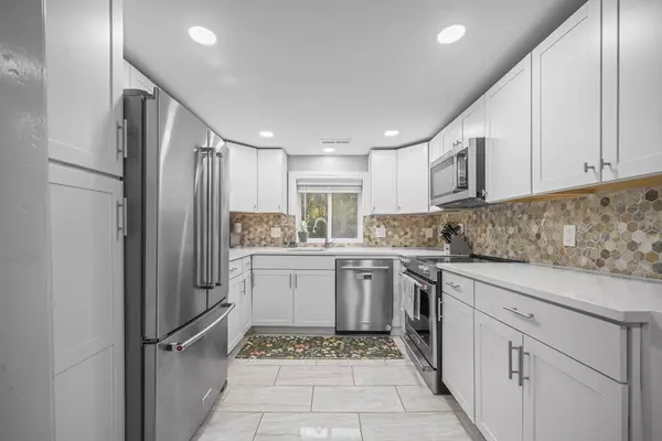 Wilbraham, MA 01095,5 Edgewood Rd