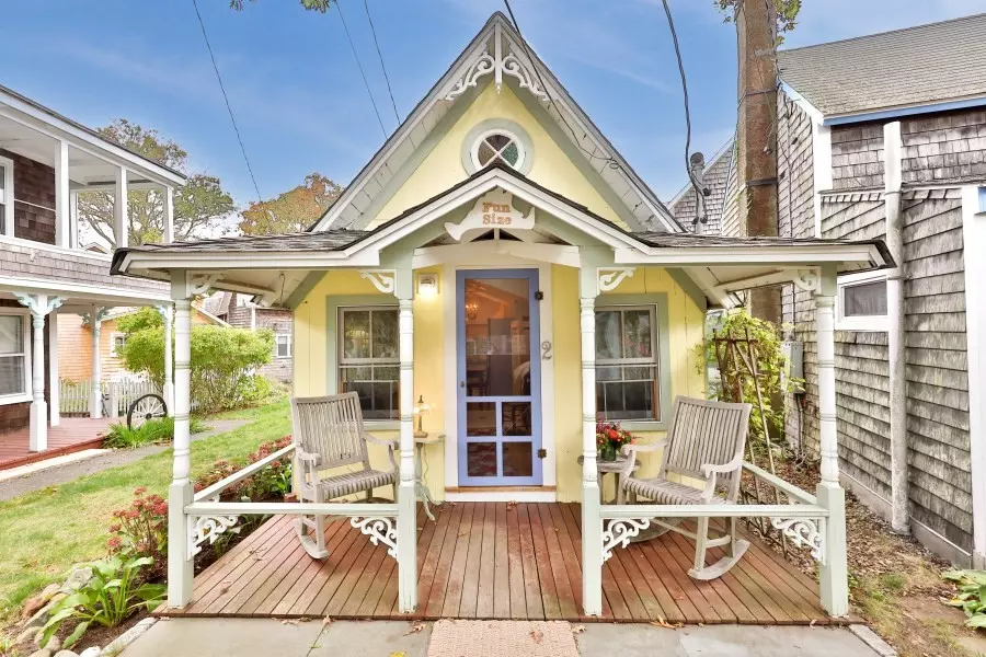 Oak Bluffs, MA 02557,2 Lincoln Ave