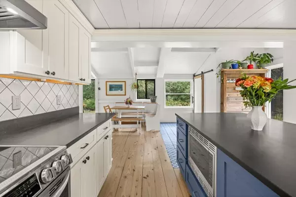 Edgartown, MA 02539,10 Dory Circle