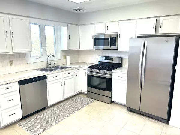Dartmouth, MA 02747,871 Allen Street
