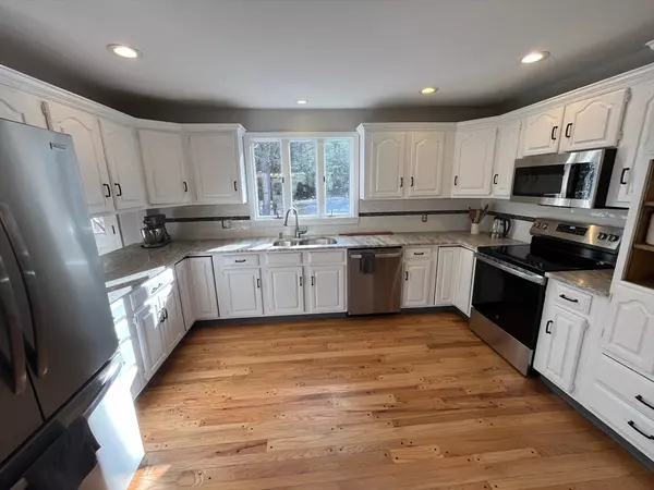 Hubbardston, MA 01452,75 Barre Rd