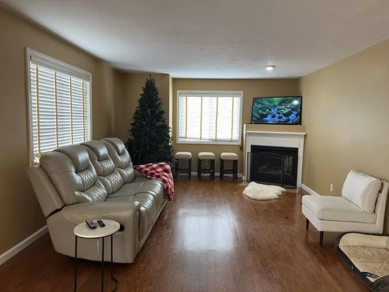 345 Captain Eames Cir #345, Ashland, MA 01721