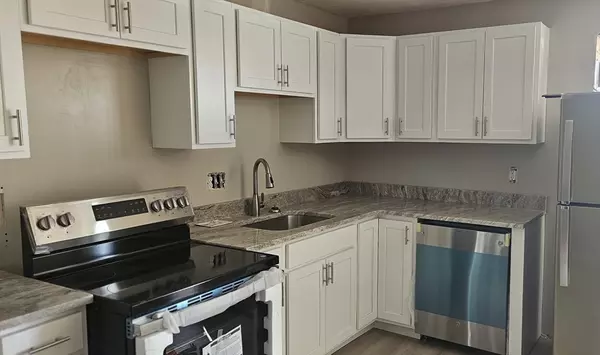 Worcester, MA 01605,71 Edgeworth St #11