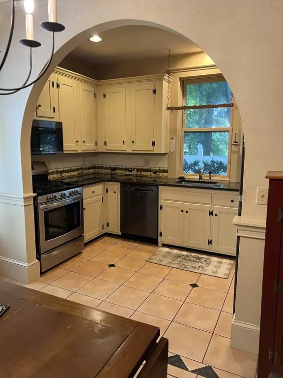 Methuen, MA 01844,16 Quincy St #1