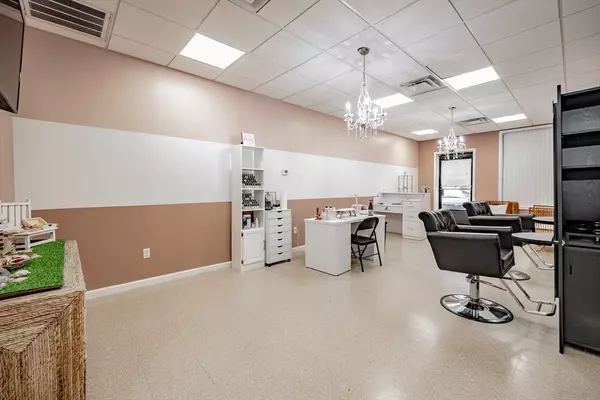 West Springfield, MA 01089,8-16 Chestnut St #16