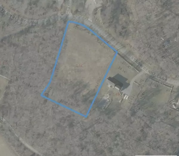 Westport, MA 02790,8 Strawberry Ln