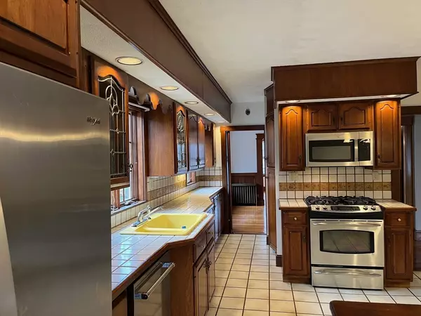 Arlington, MA 02476,42 School St #2