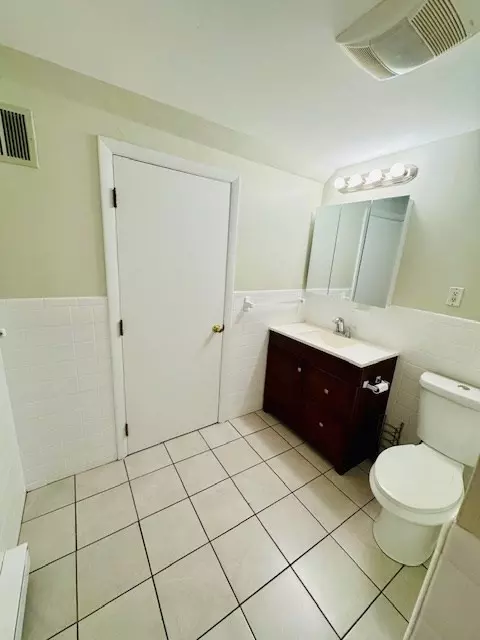 Waltham, MA 02453,72 Adams Street #A