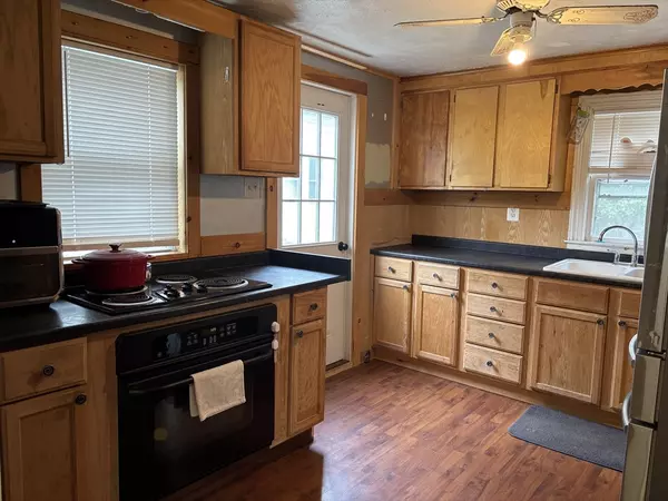 Southbridge, MA 01550,421 Charlton St