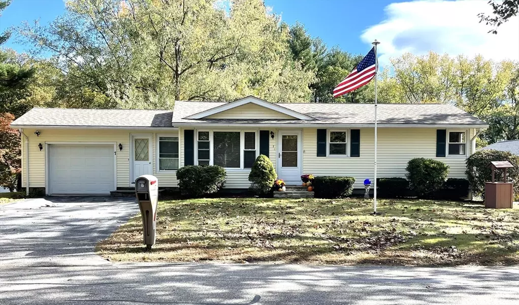 7 Pleasant St, Grafton, MA 01519