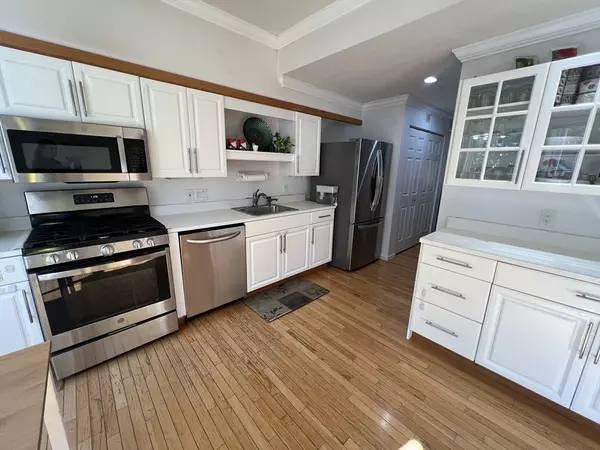Burlington, MA 01803,9 Maple Ridge #9