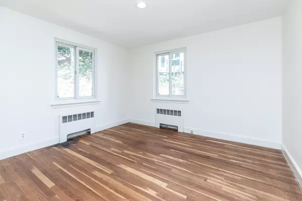 Brookline, MA 02467,91 Grove St