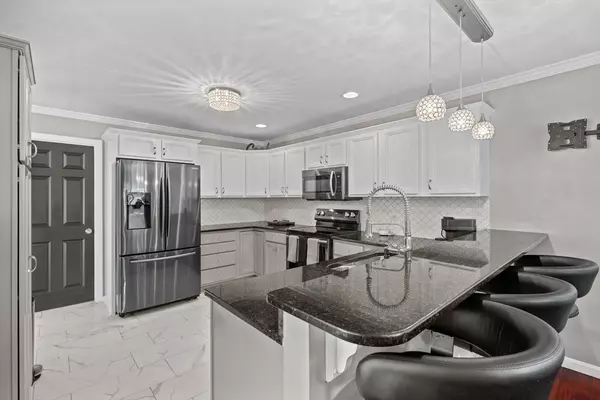 Worcester, MA 01606,44 Dixfield St