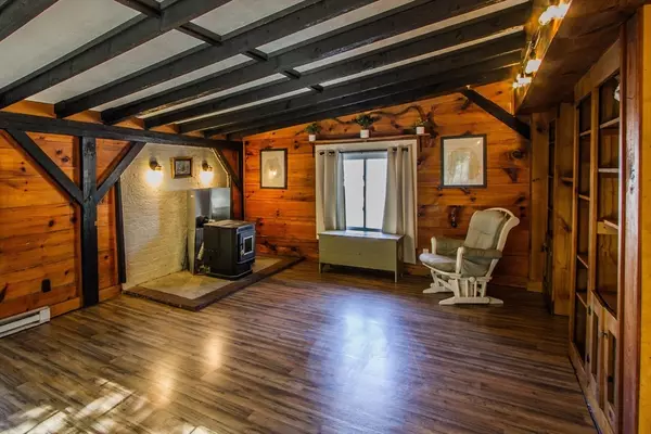 23 Chesley St, Millville, MA 01529