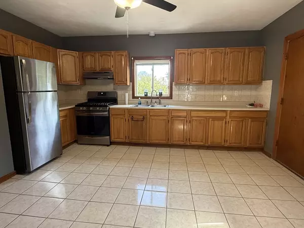 Taunton, MA 02780,63 Plain Street #2