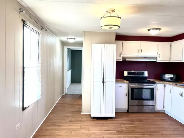 Westfield, MA 01085,28 1st Ave