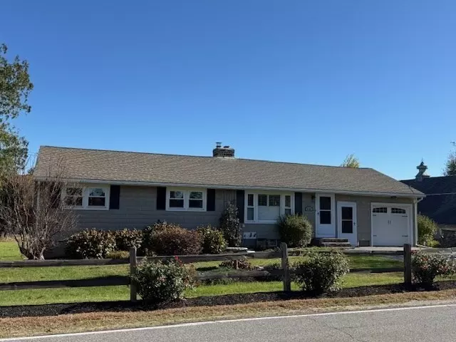 1192 Hill St, Northbridge, MA 01588