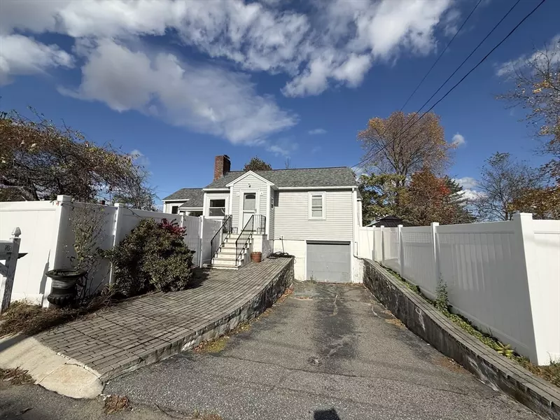 4 Junior Ave, Methuen, MA 01844