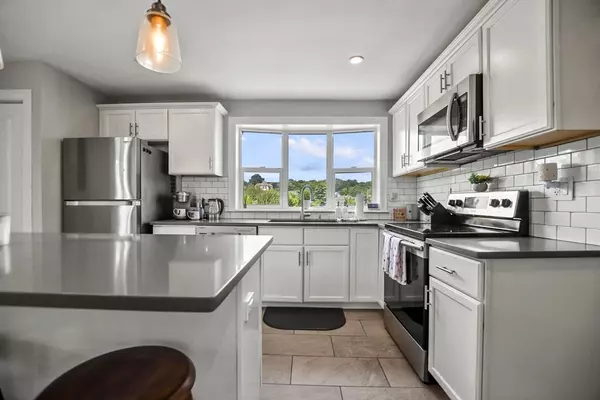 Quincy, MA 02169,13 Town Hill St #2