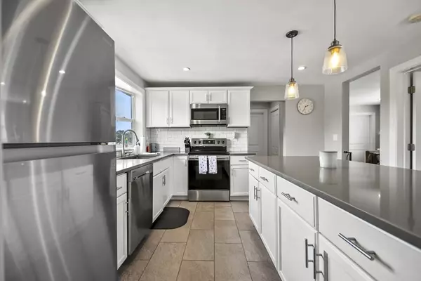 Quincy, MA 02169,13 Town Hill St #2
