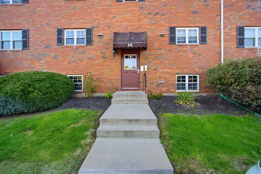 15 Maple Crest Cir #D, Holyoke, MA 01040