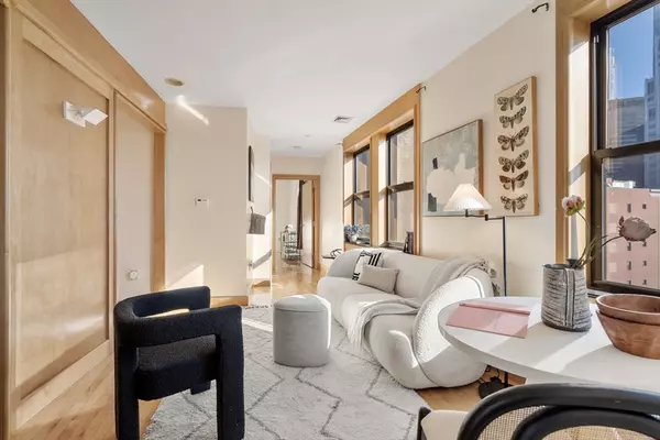 Boston, MA 02111,42 Beach Street #9D