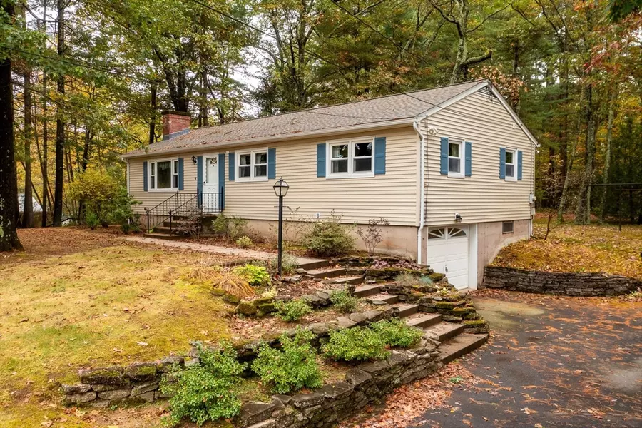 4 Coed Dr, Easthampton, MA 01027