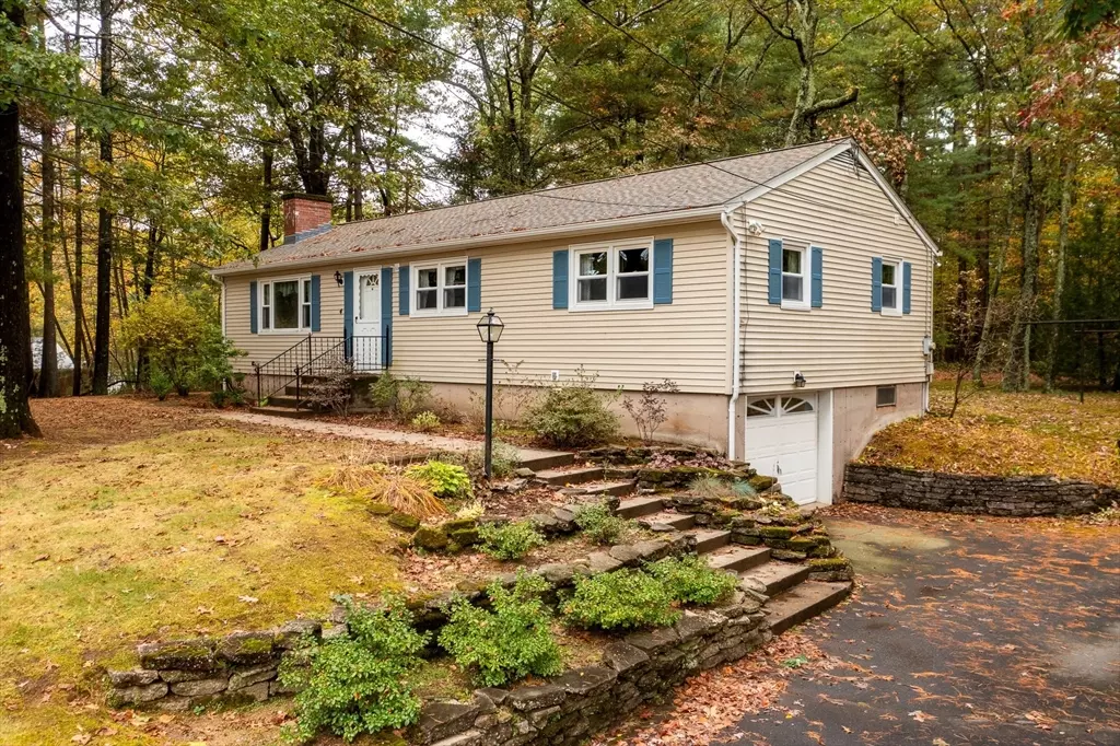 Easthampton, MA 01027,4 Coed Dr