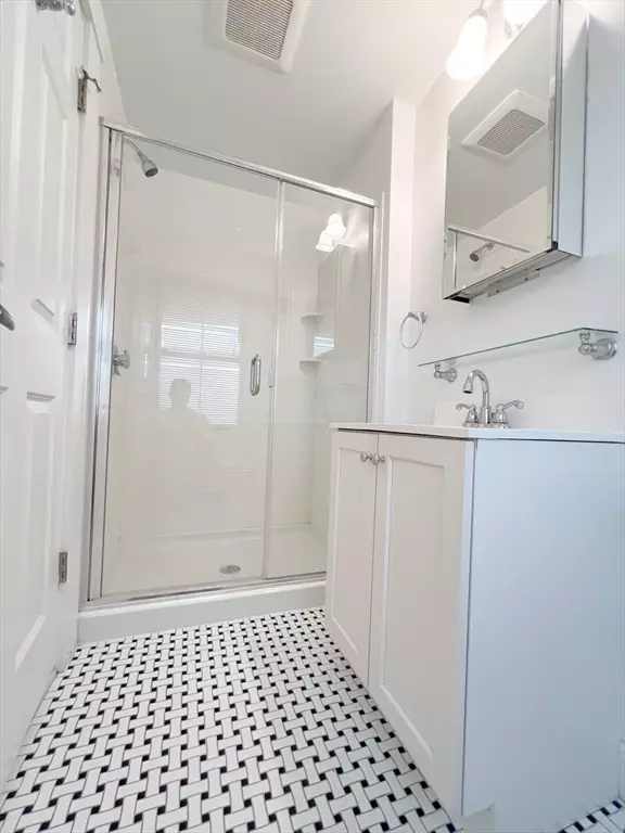 Newton, MA 02467,219 Commonwealth Ave #21