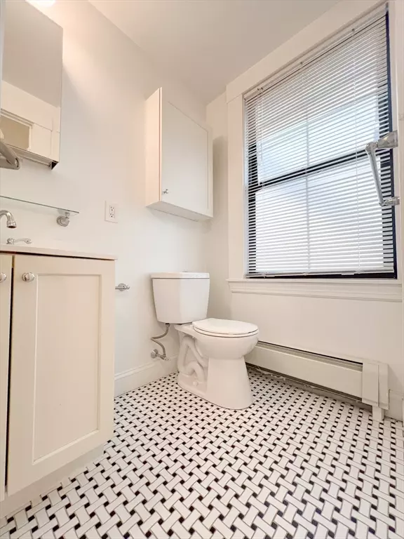 Newton, MA 02467,219 Commonwealth Ave #21