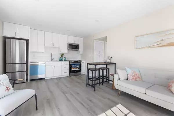 Barnstable, MA 02601,112 West Main #2