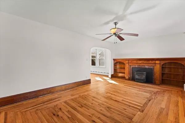 Acushnet, MA 02743,52 Garfield St